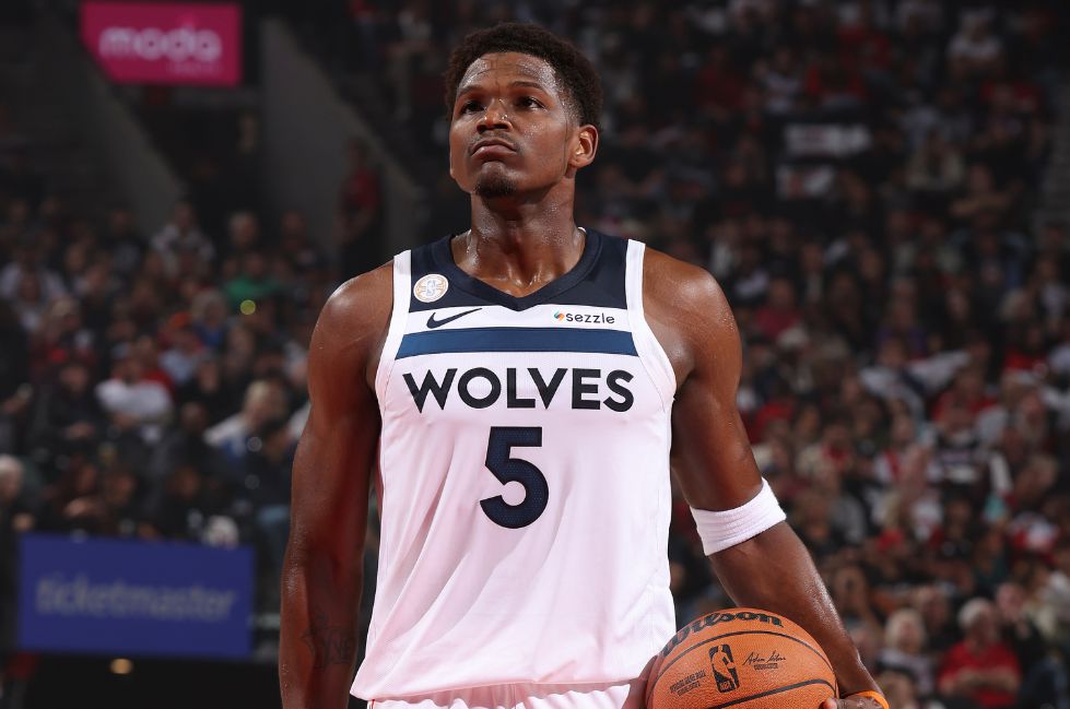 爱德华兹重返赛场首战得到15分5助3差错，正负值-25全队最低