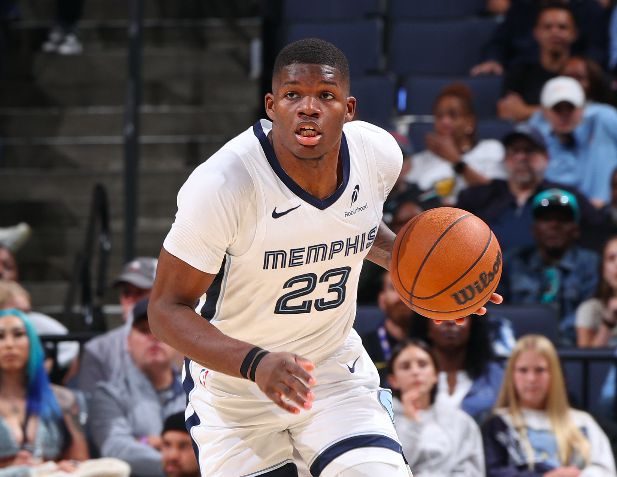 撞新队员墙！ 11号秀科沃德12中3&三分球6中1仅得12分