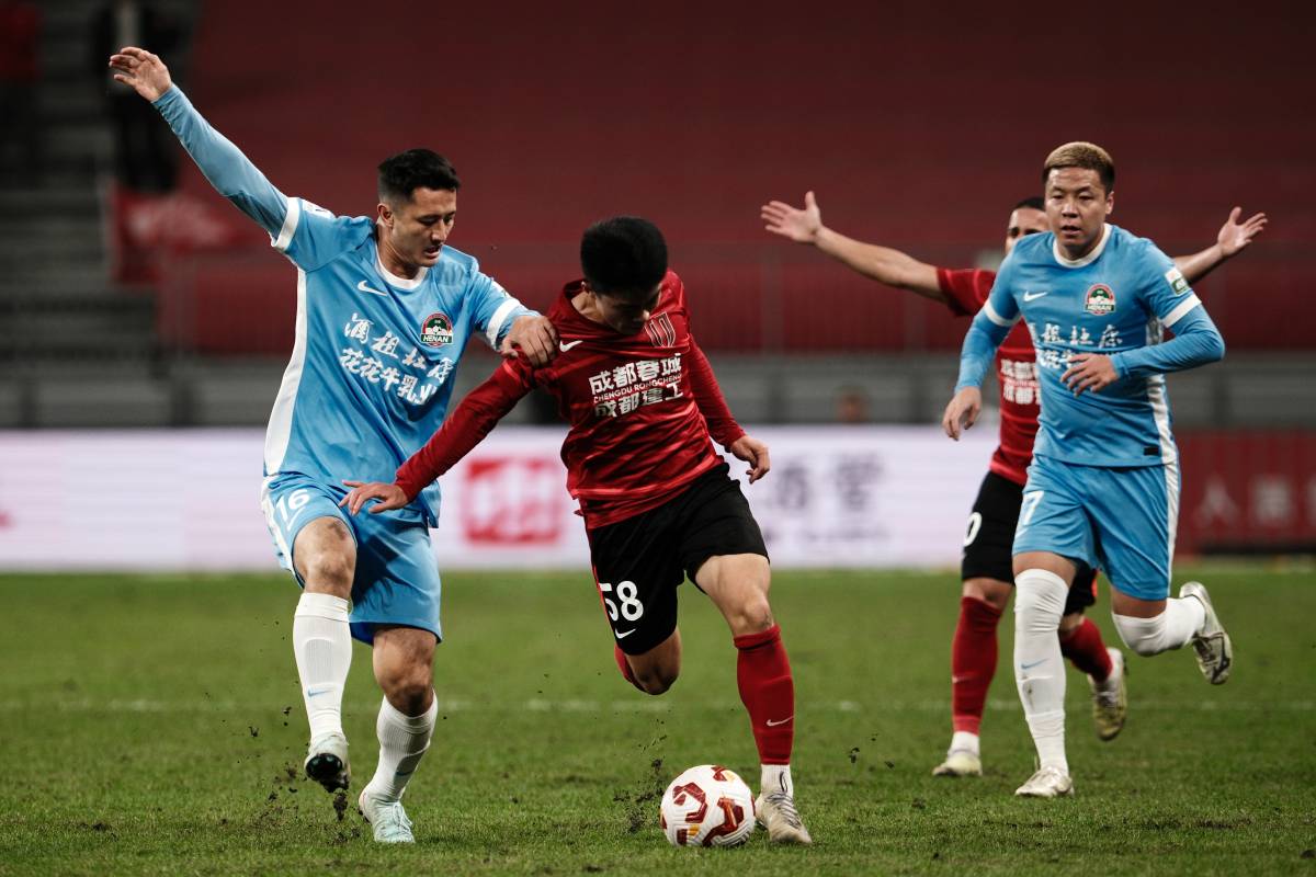 马德兴：成都蓉城辛苦一个赛季让两个误判毁了，找谁说理去