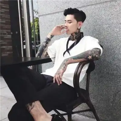 6686体育金牌作者Emilia